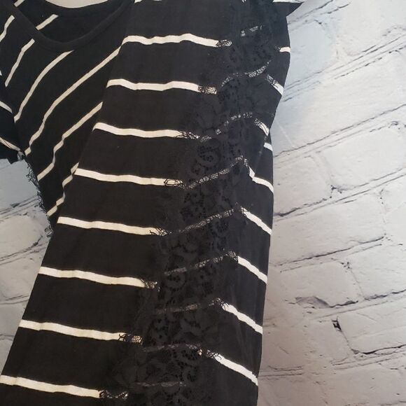 Black and White Striped top - Picture 3 of 6